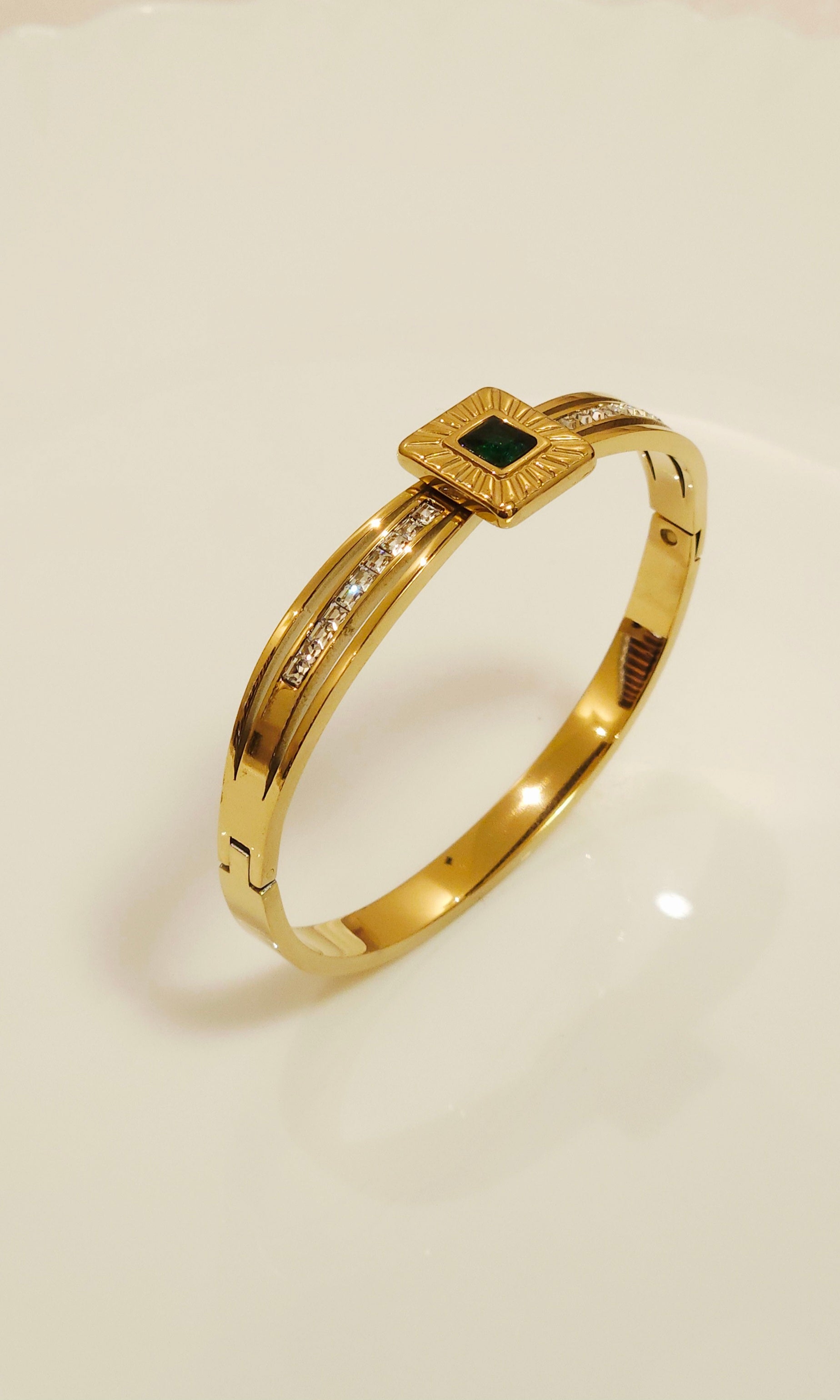 B7083 - Bangle Bracelet