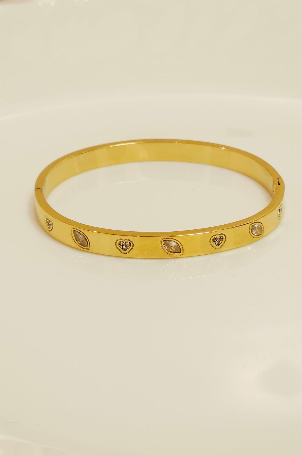 B7102 - Bangle Bracelet