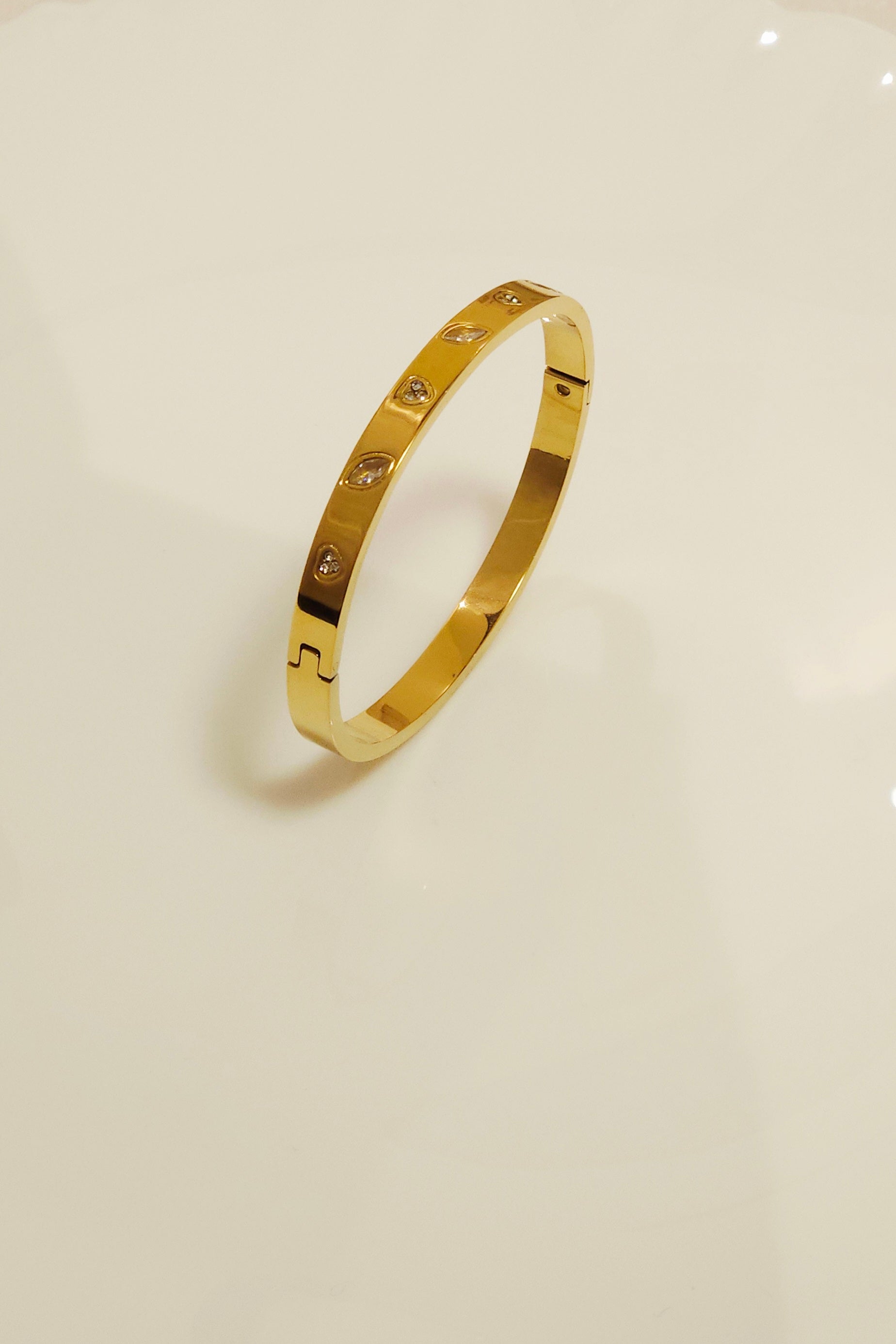 B7102 - Bangle Bracelet