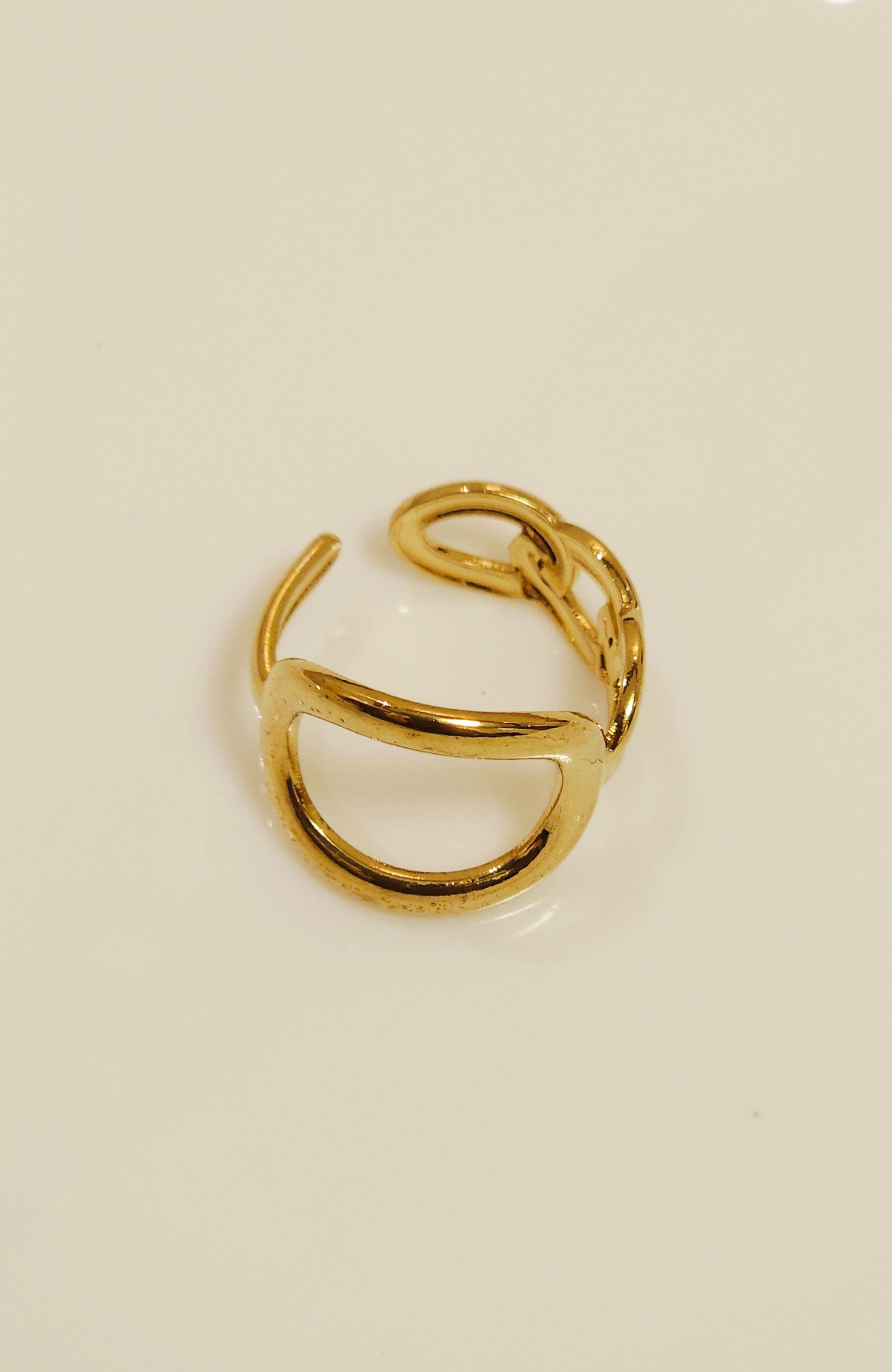 R7095 - Ring