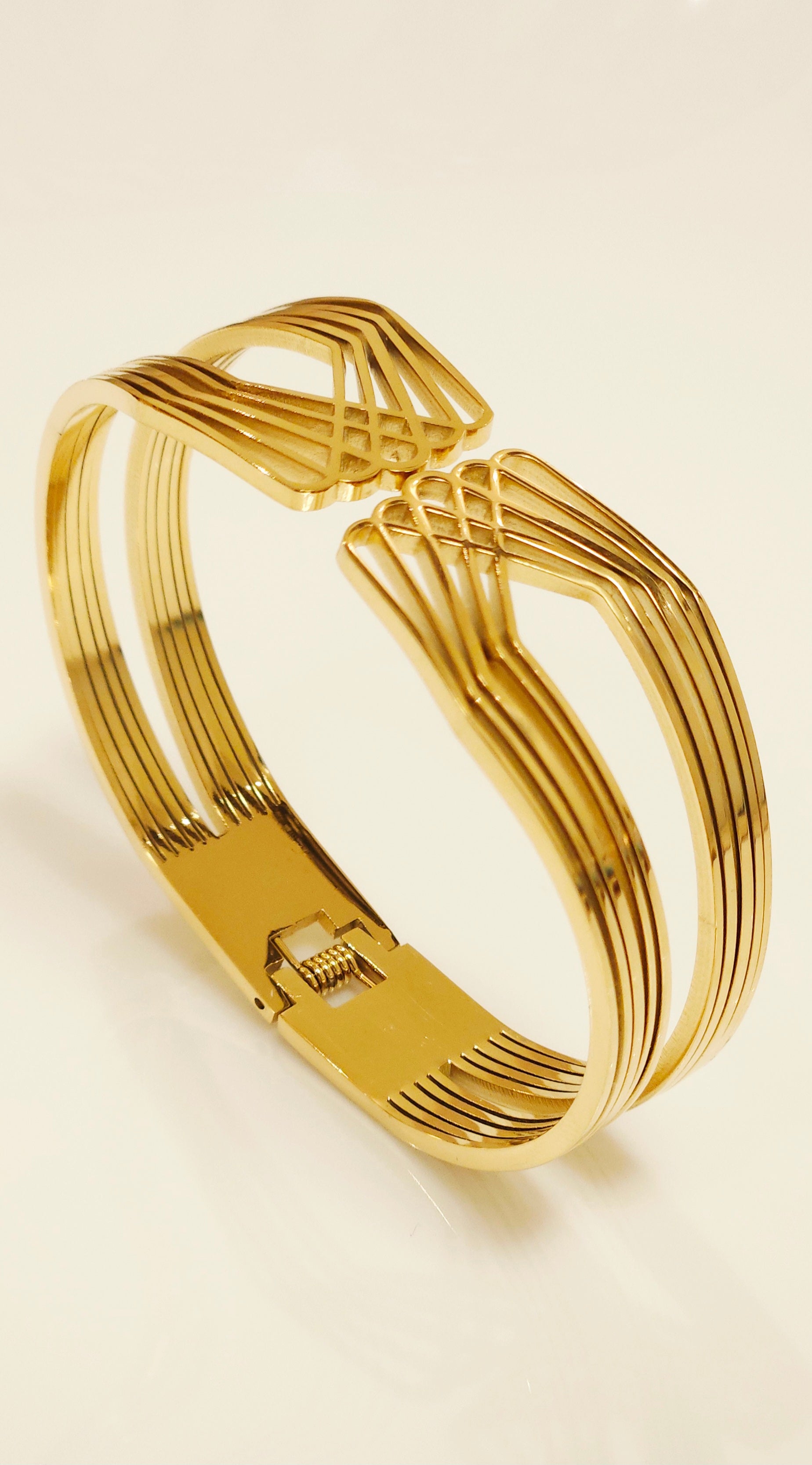 B7104 - Bangle Bracelet