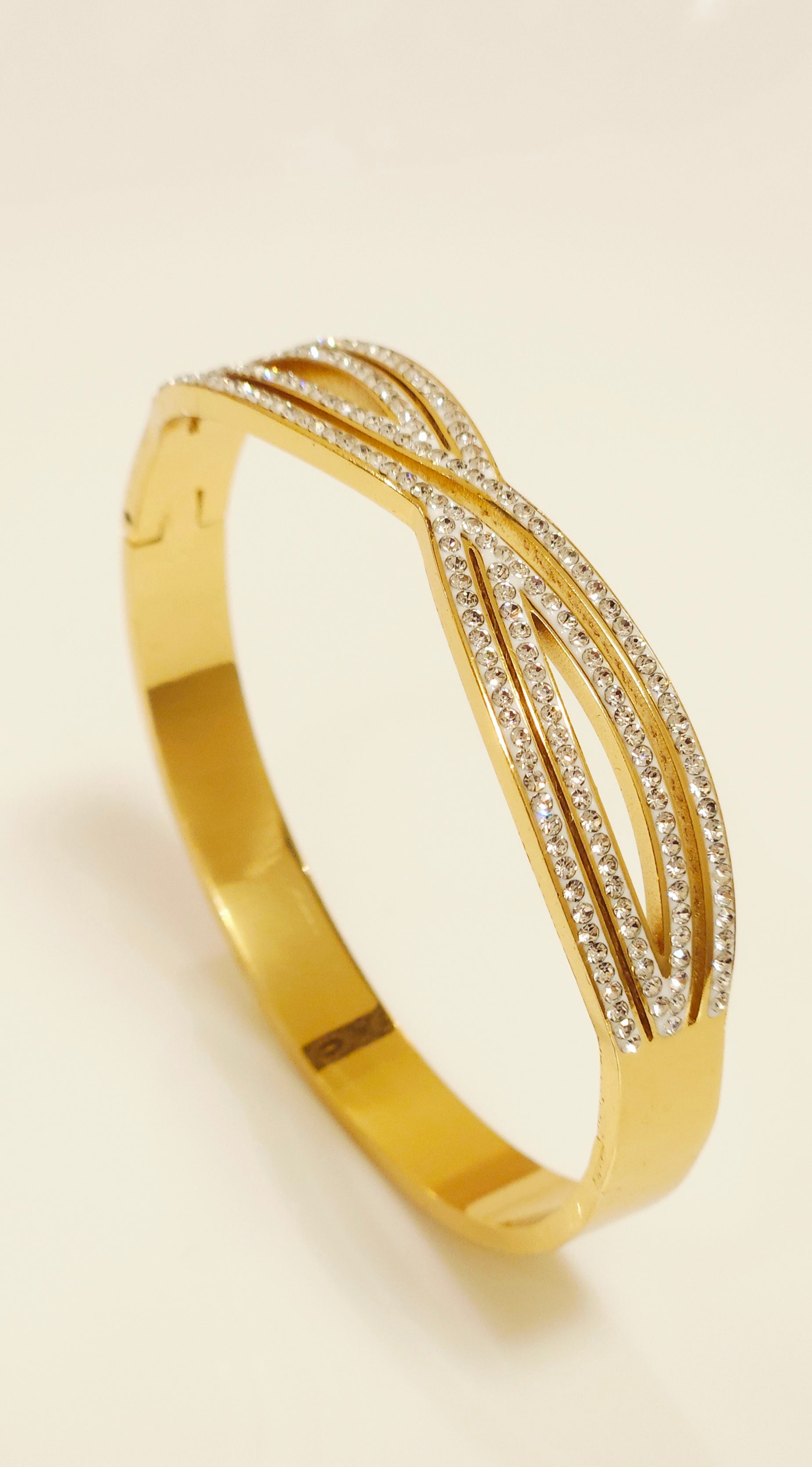 B7111 - Bangle Bracelet